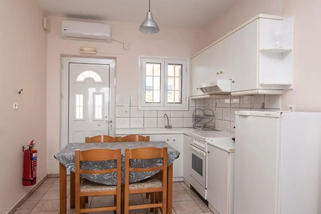 Lakis Apartments