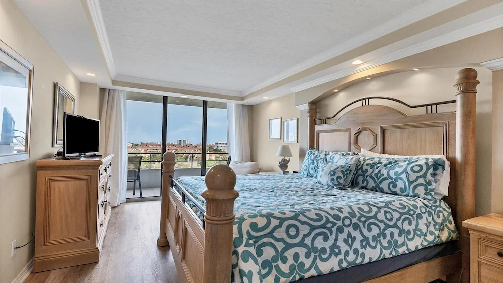Anchorage Resort 3 Bedroom Luxury Condo w Balcony, Pool Table, Near Beach 0891