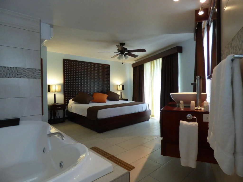 Paradise Beach Resort & Dive Center