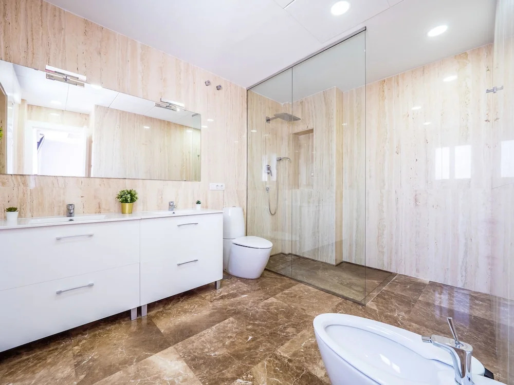Central Sunny Penthouse Premium Apt