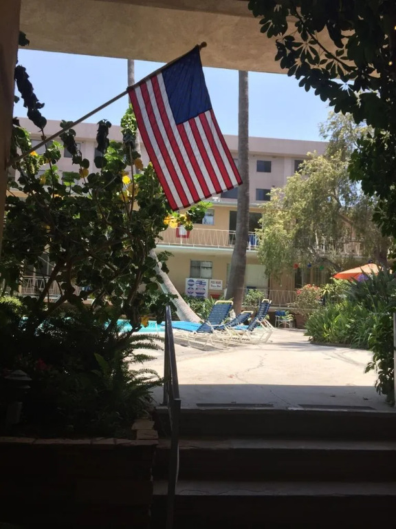 Cal Mar Hotel Suites