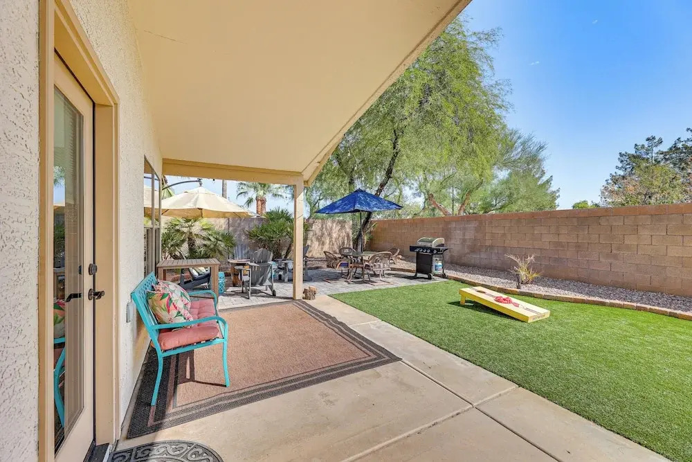 Centrally Located Gilbert Home: Patio & Grill!