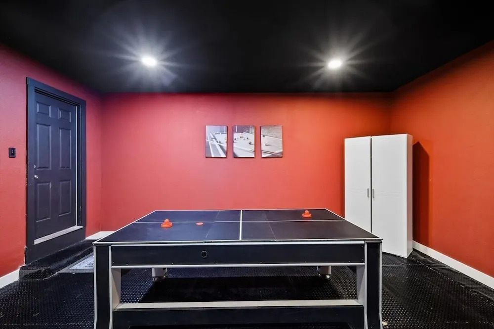 Panoramic 4BR 3B Home With Pool, Grill, Sauna & Game Room