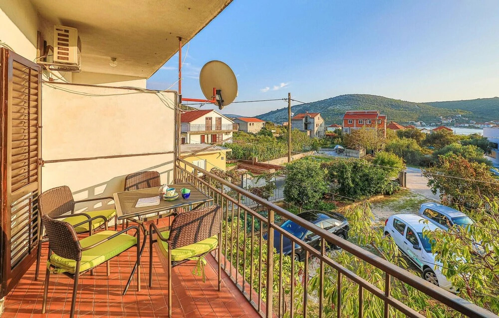 Beautiful Apartment in Vinisce With 2 Bedrooms and Wifi