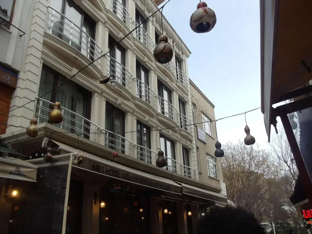 Ares Hotel