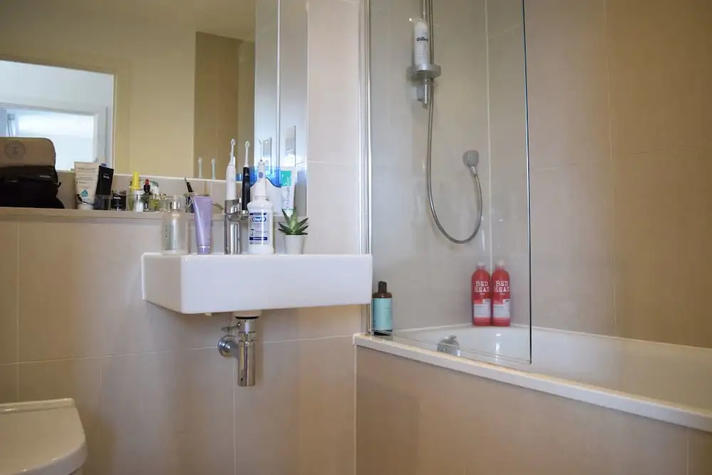 Stylish Flat With A Balcony Over Canal in Bethnal Green