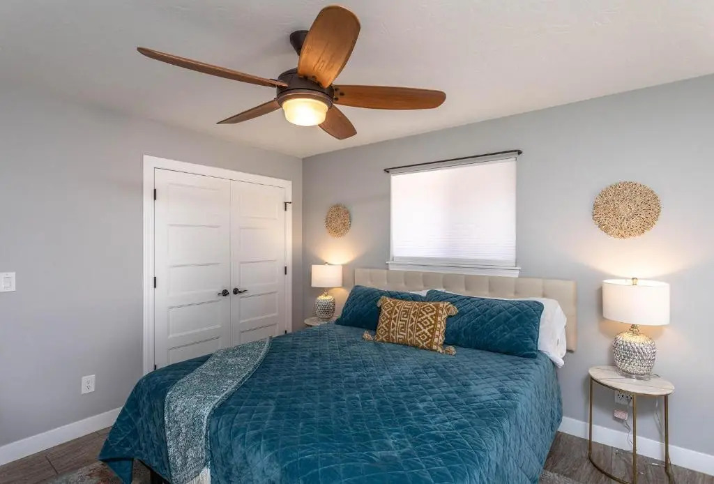 NEW - Havasunny Stay - Sleeps 16, Pool, Spa, Game Room, Fire Pit, Sunsets, Near Lake