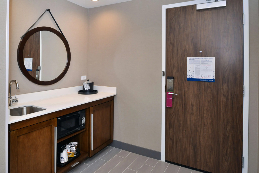 Hampton Inn & Suites Adrian