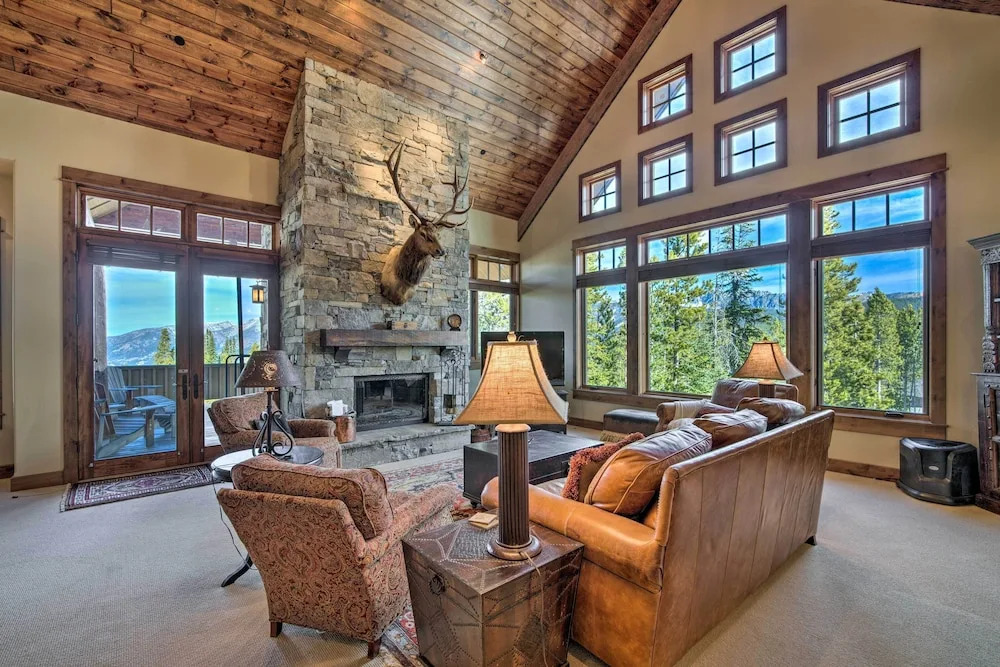 Stunning Ski-in/ski-out Penthouse Condo w/ Hot Tub