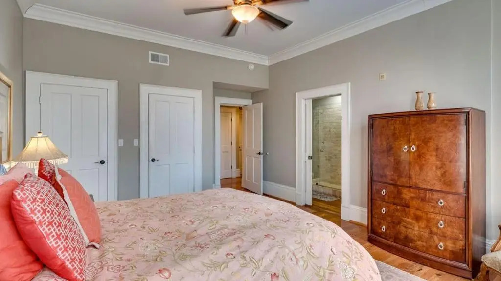 201 York #3 · Homey Downtown 2 Bedroom Steps from the River