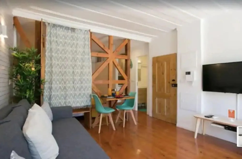 Sunny Photographer's Studio w Balcony in Alcântara