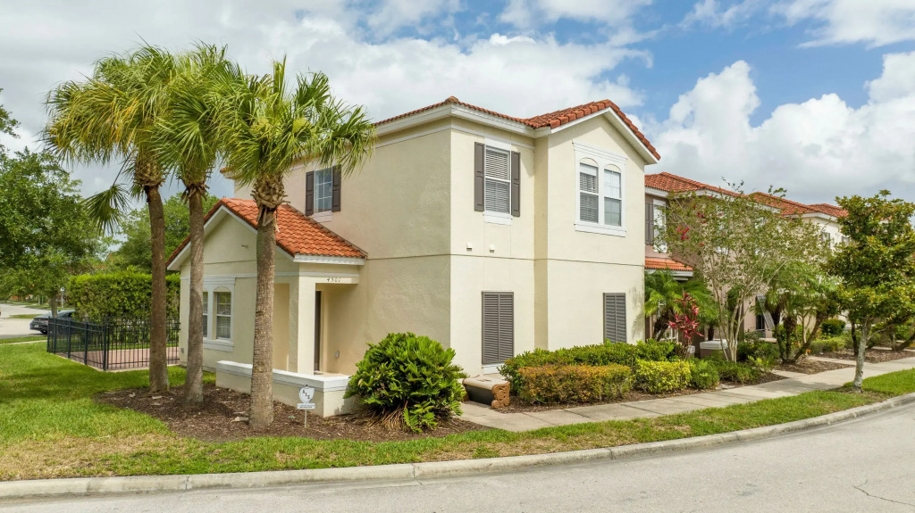 4 Bedrooms Close to Disney