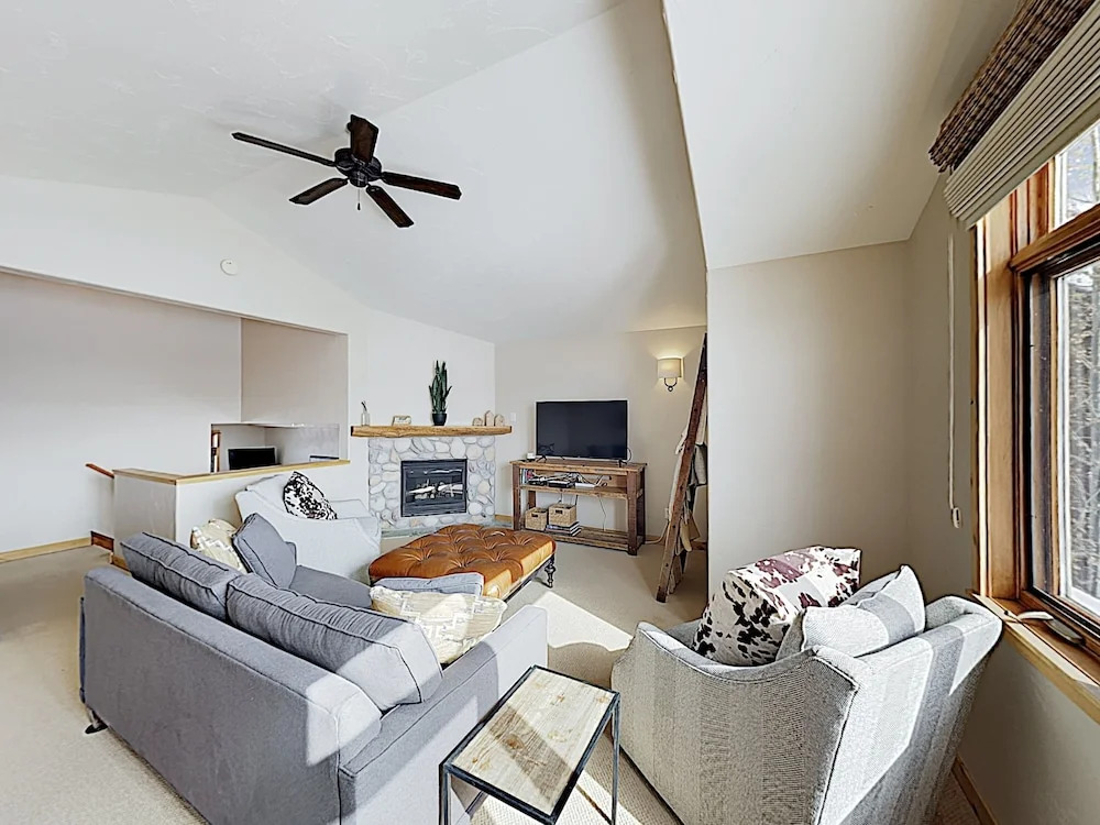Choice Mountain-view New-build W/ Private Garage 3 Bedroom Home