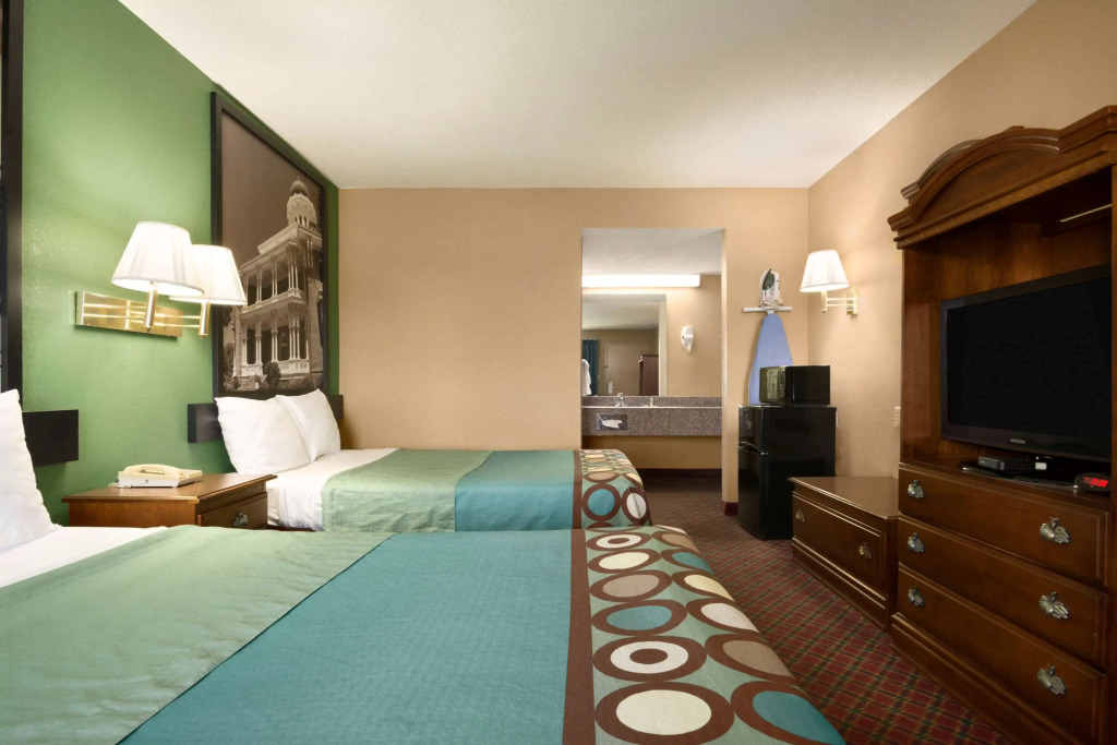 Super 8 by Wyndham Hattiesburg North - University Area