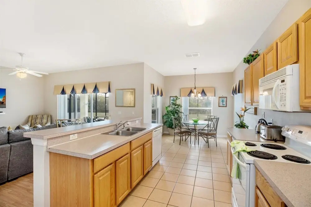 Beautiful, Spacious 5 bed Villa With Sunny Private Pool, Overlooking Conservation Land - 447