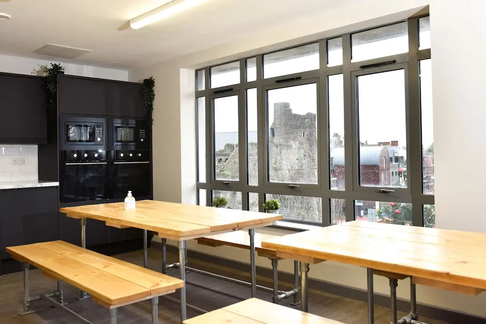 Cwtsh Hostel Central Swansea, Social & Modern, Near Train Station