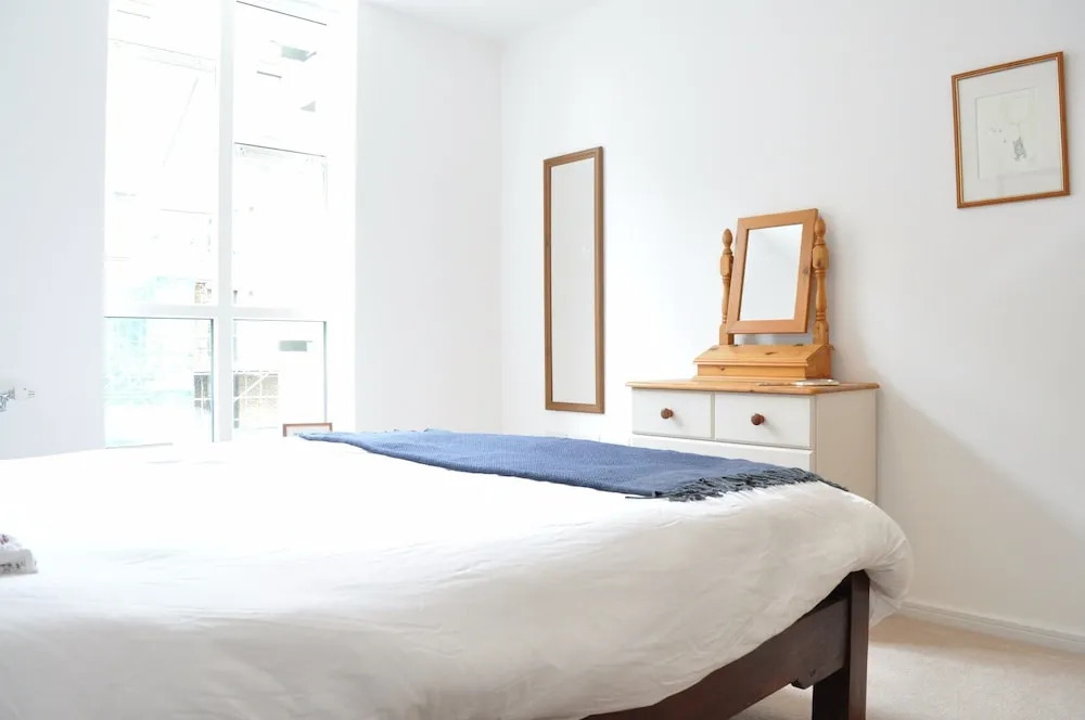 East London 2 Bedroom Flat With Balcony