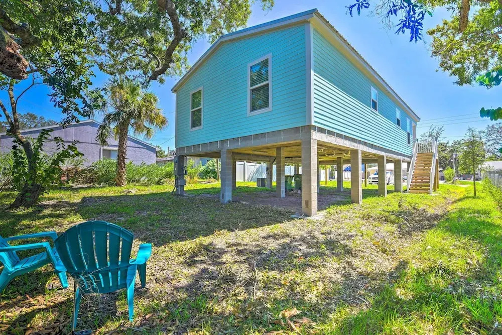 Near Downtown + Ocean: Sarasota Getaway