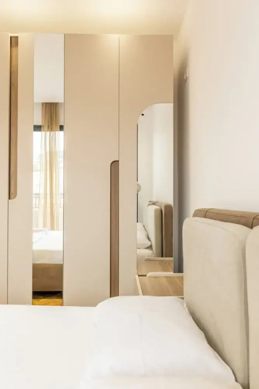 Tirent Apartment-Modern 1-Bedroom Stay Near Liqeni i Thatë
