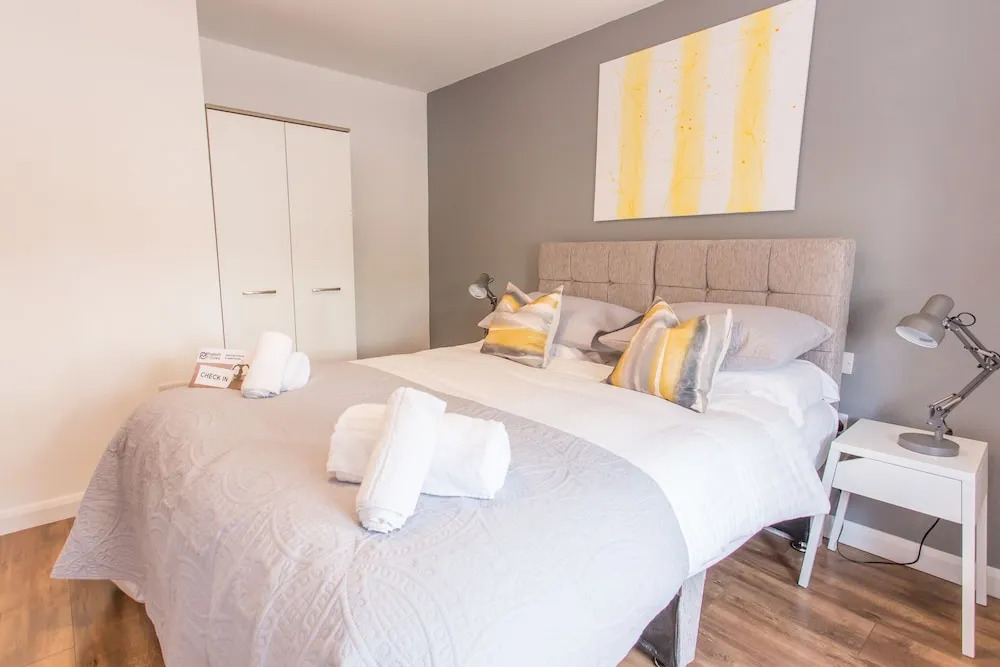 Modern Bright 1-2 Bed Apartments Oxford, with Free Parking ,OX4 Near BMW Science Park & Hospitals