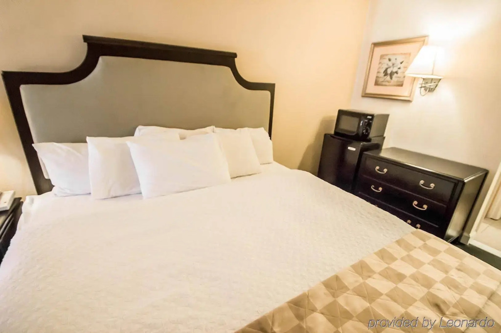 Rodeway Inn Near Florida Mall