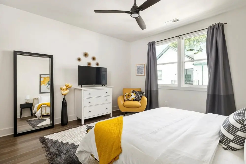 Cheerful Townhome With Garage EAV Local