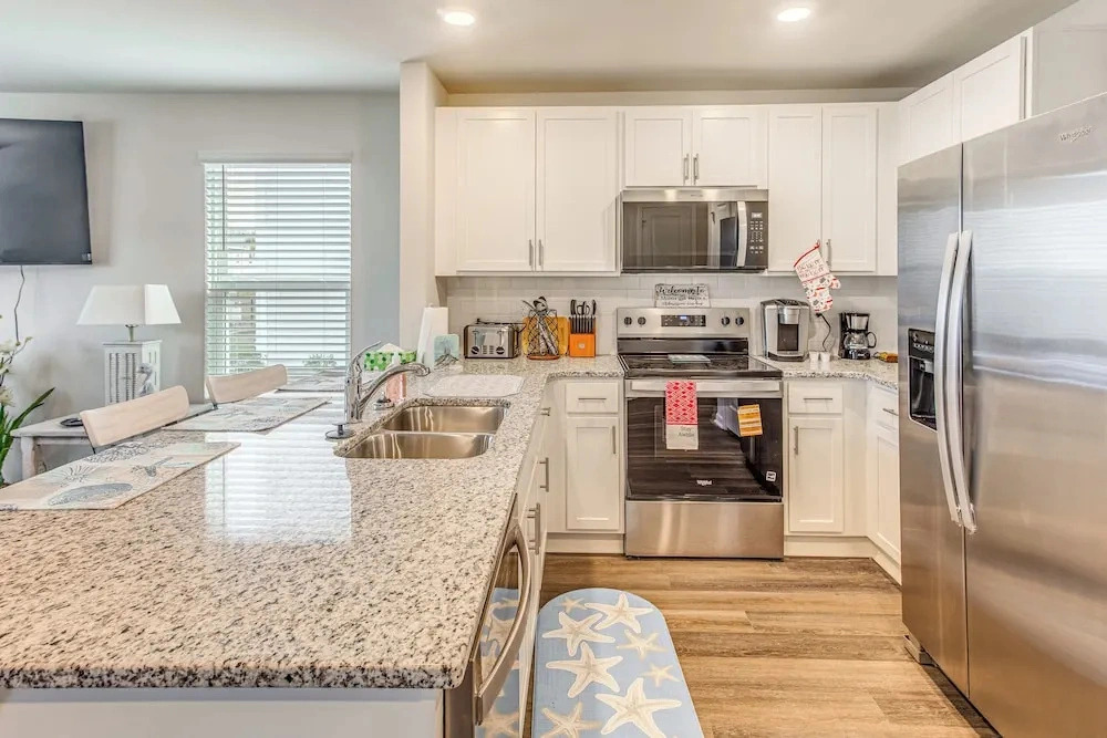2 Mi to Sea & Sand! Modern New Build in Surfside
