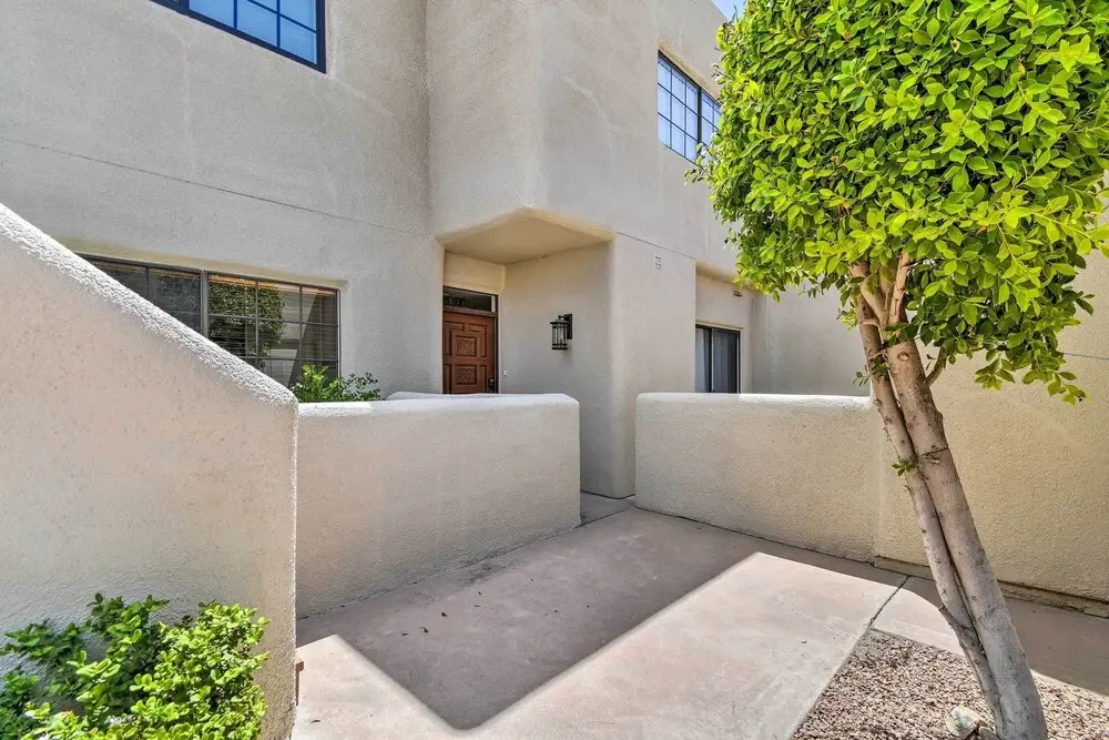 Golf Course Views, Hot Tub Access: Phoenix Home!