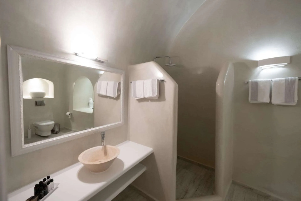 Anemos Cave Suites
