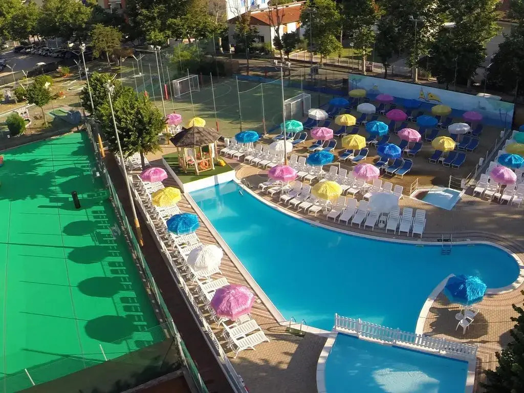 Color Metropolitan Family Hotel