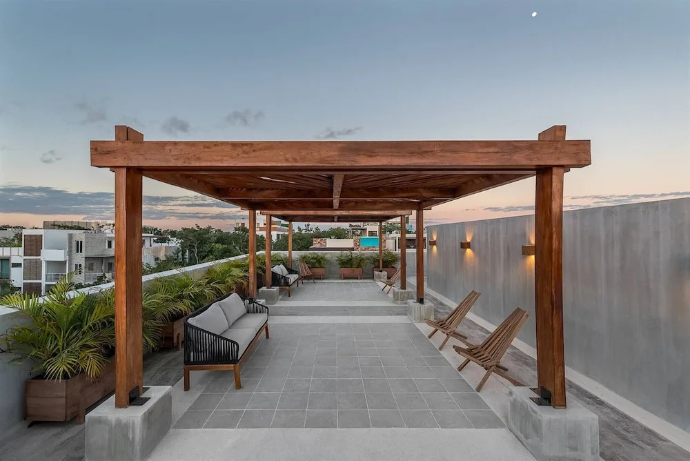 2 Br. Apt W/amazing Natural Lighting&location