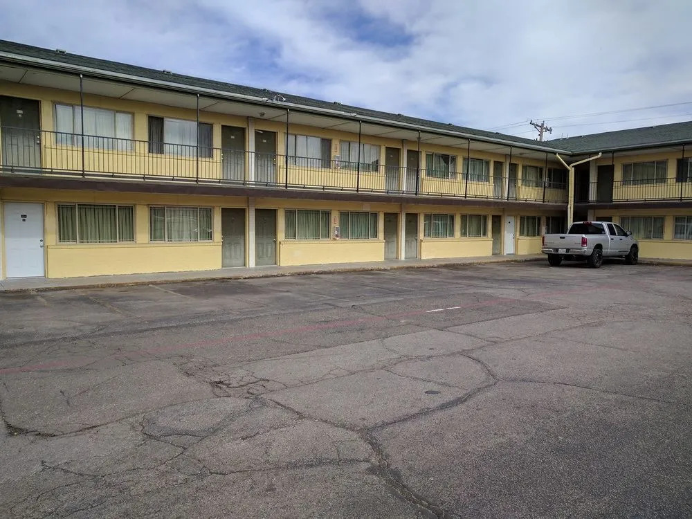 Budget Inn & Suites