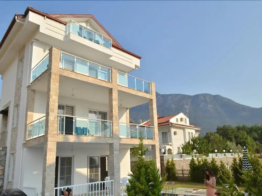 New Age Villa Toker
