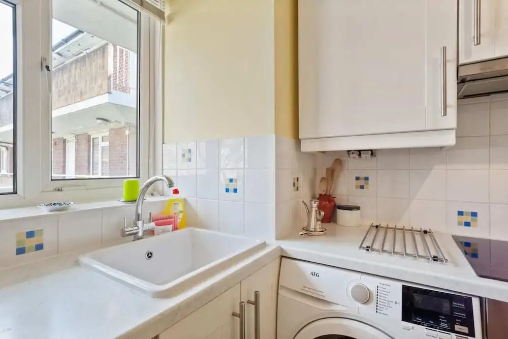 Spacious 3 Bed Flat W/communal Garden in Euston