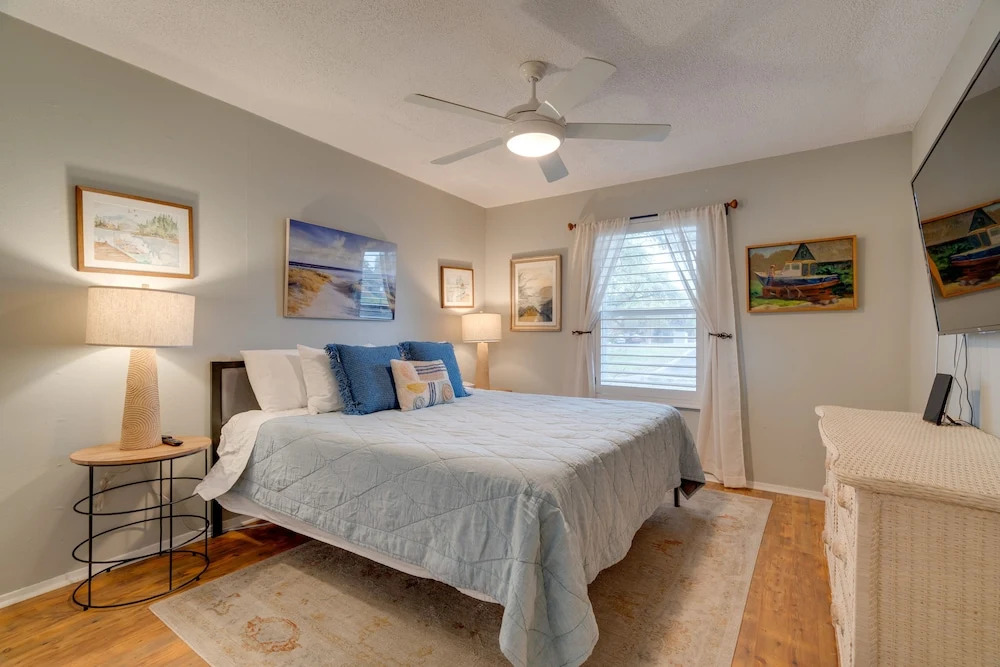 Waterfront Lake Travis Home w/ Pool Access!