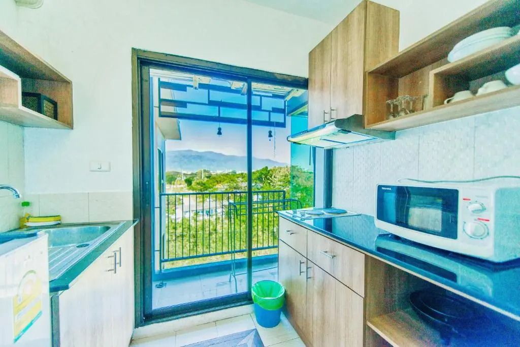 Tree Boutique Residence - Quiet Oasis - Stunning View, Pool & Gym