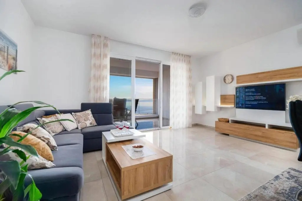 Sea view apartment EMA