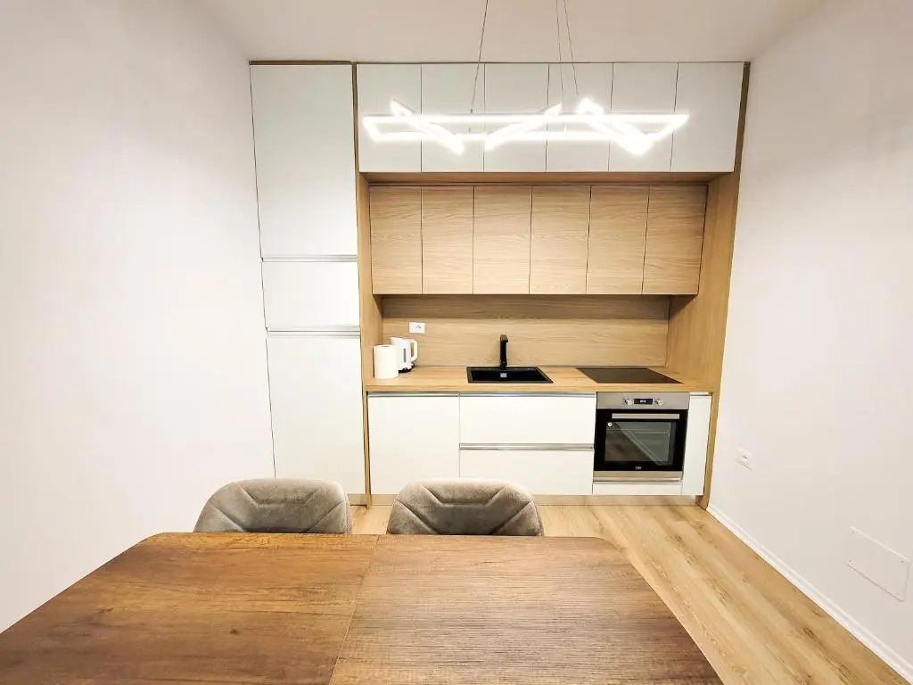 Boulevard 2 BR Apartment