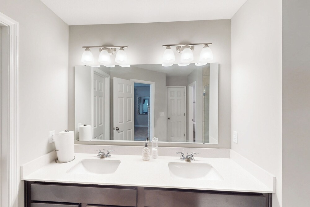 Stylish 3BR Home w/ Patio, W & D