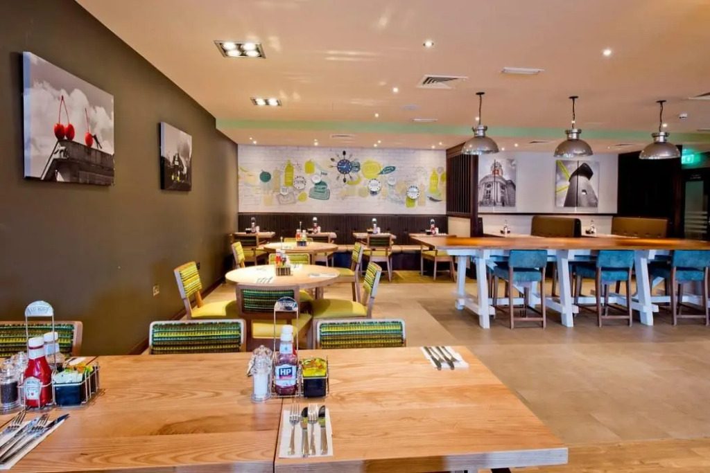 Premier Inn Manchester City Centre (Portland Street)