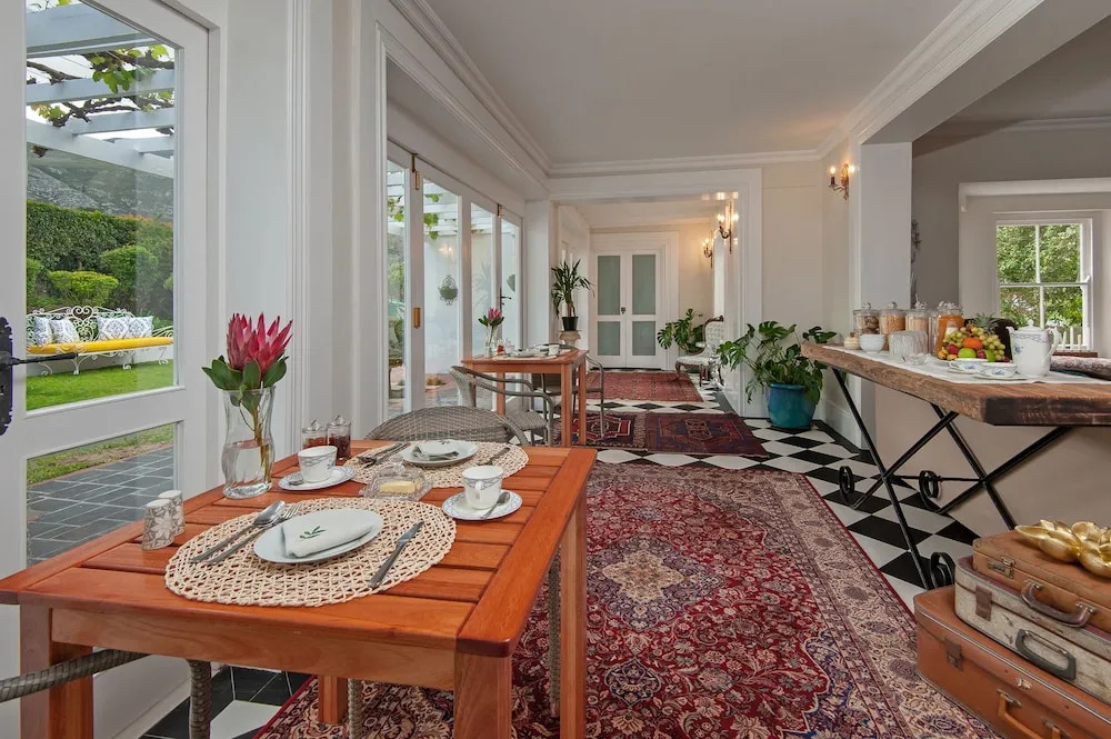 Malayla Guesthouse - Adults Only