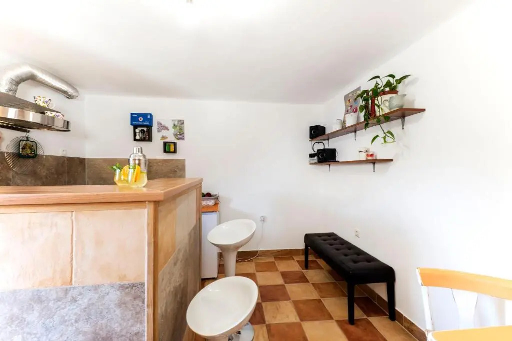 Andriana House