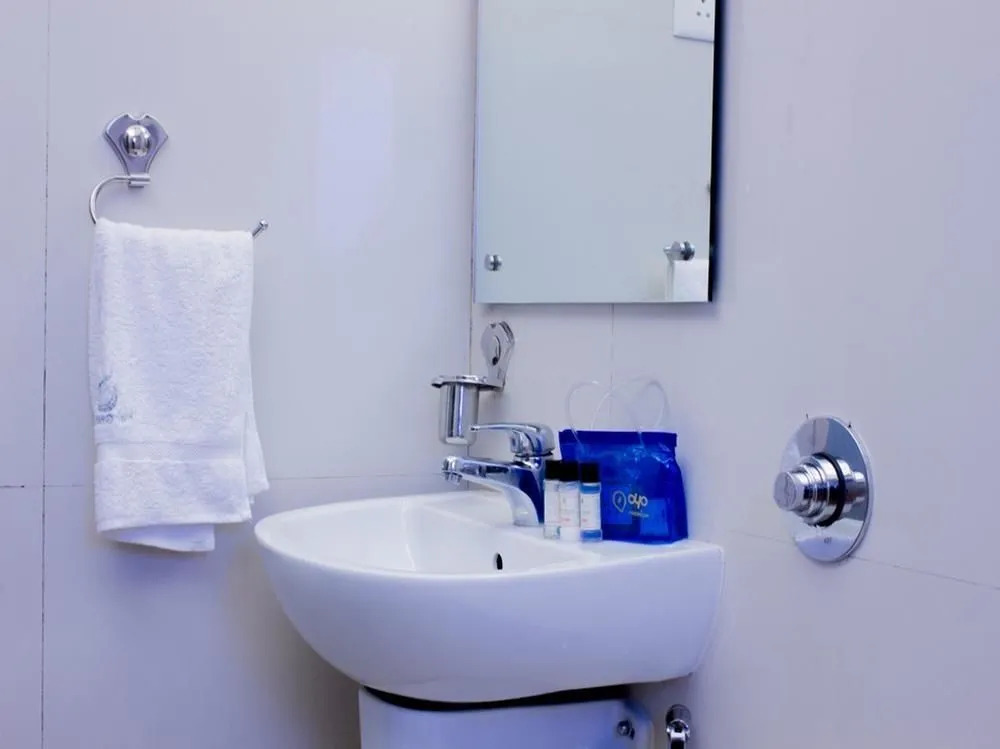 OYO Premium Borivali Kora Kendra