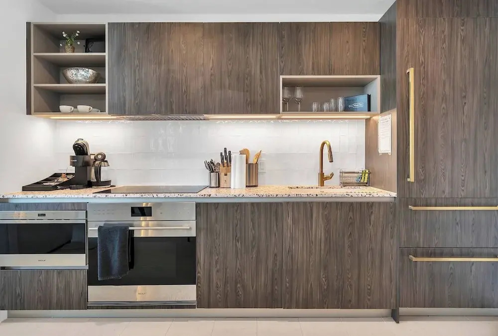 Luxury 1BR Penthouse, Bay & City Views Downtown