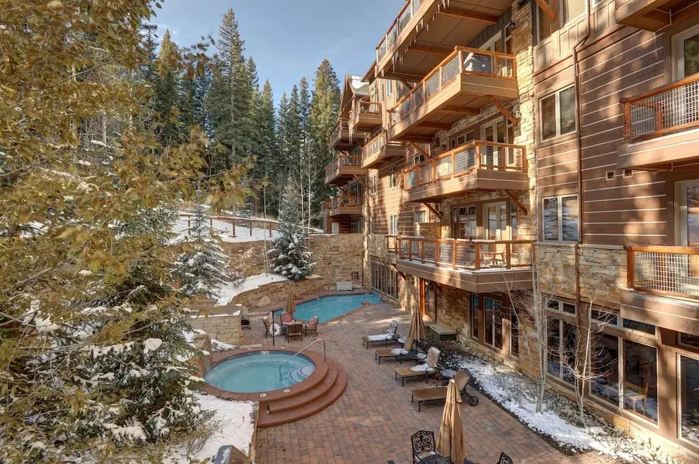 Luxury 3br Ski In-out /firepit, Pool, Sauna 3 Bedroom Condo by RedAwning