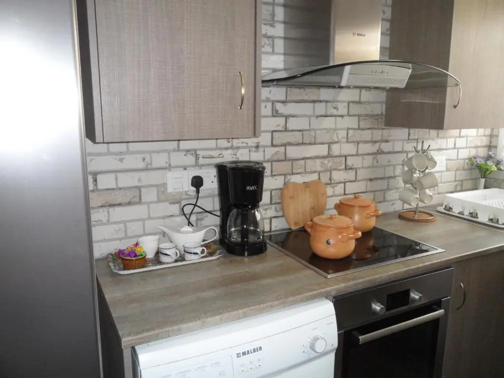 SUNSHINE APTS, TWO BEDROOM , FREE INTERNET, No 3