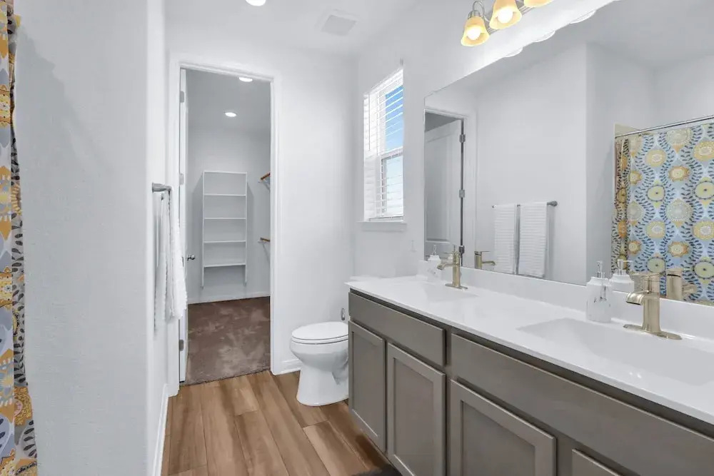 Gorgeous 2 BDR Cottage Minutes to Everything Nbtx!