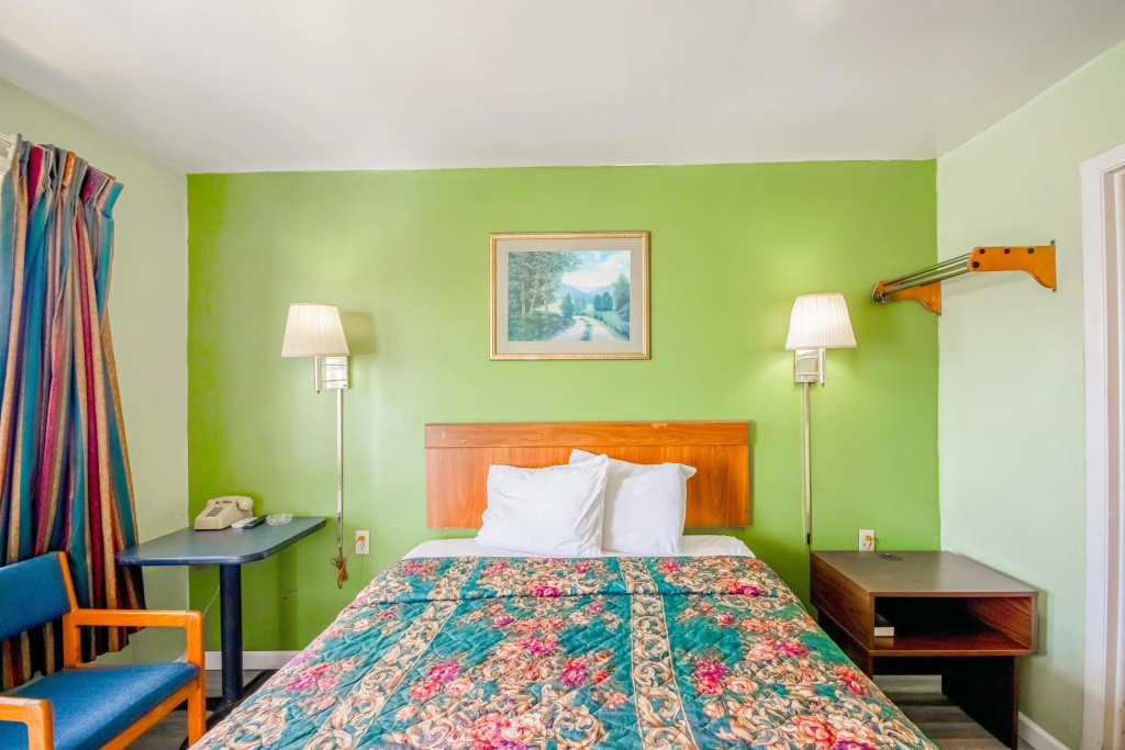 Travelier Motel