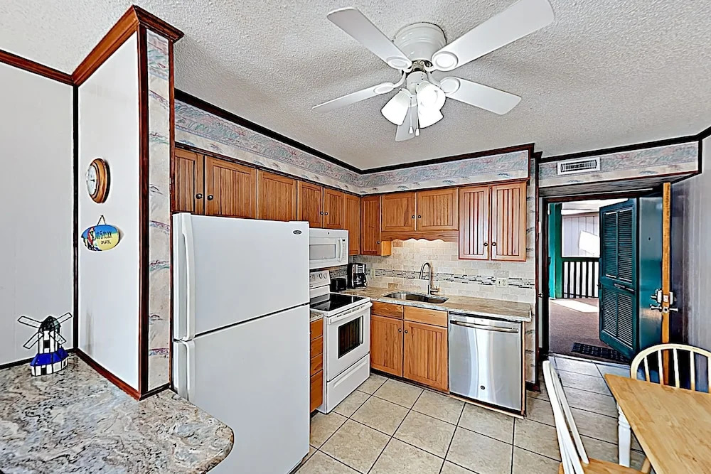 Oceanfront Condo w/ Pool - Steps to the Sand! condo