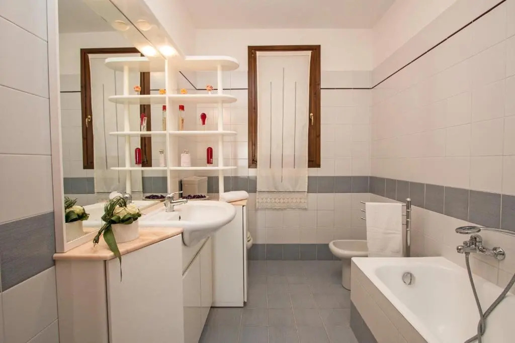 Le Ortensie 1 Apartment by Wonderful Italy